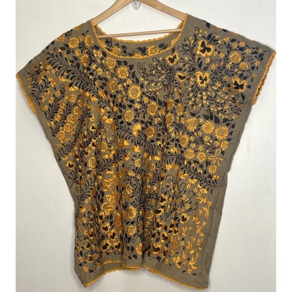 Unbranded Tops - Embroidered Plus Size Top Floral Boxy Tan Yellow 9” Arm Hole 32” Pit To Pit